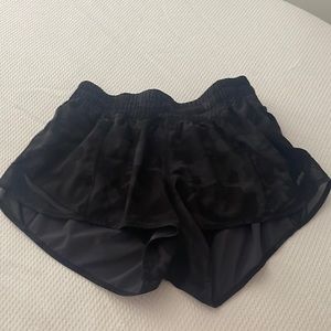 Women’s lululemon hotty hot low rise short 2.5”
